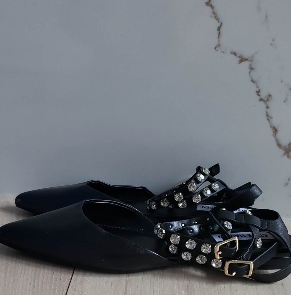 Steve Madden Flats Womens 7.5 Black Pointed Toe Studded Ankle Straps
